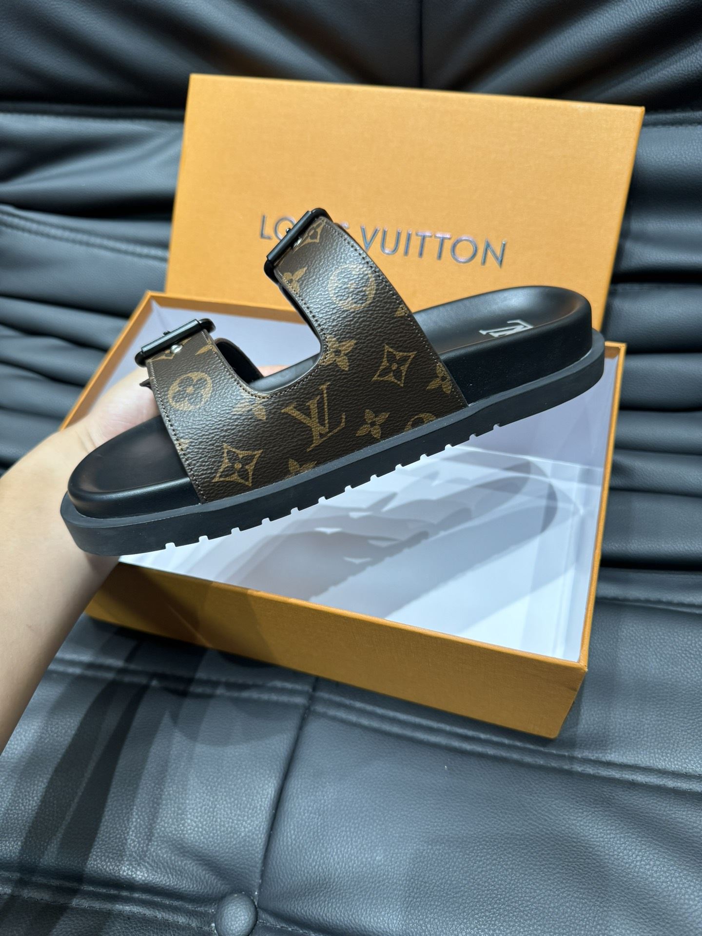 Louis Vuitton Slippers